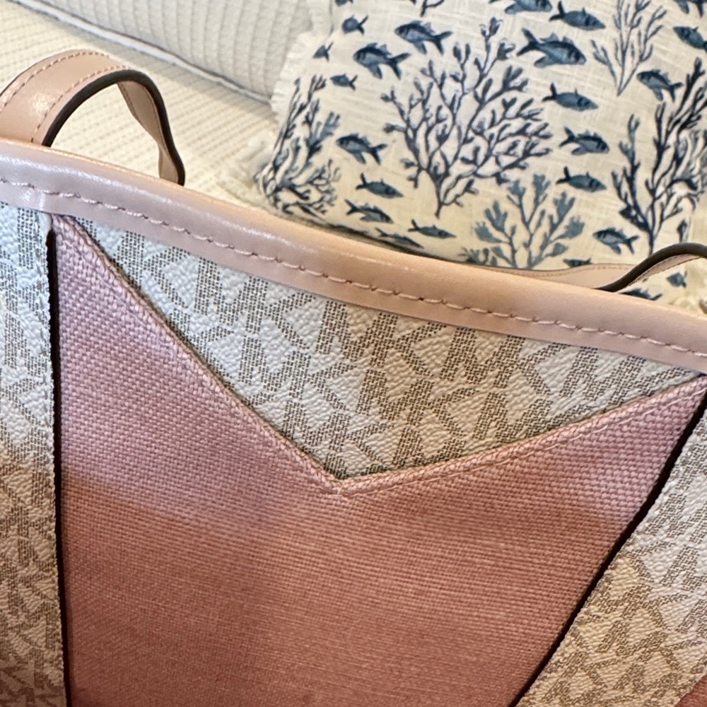 Michael Kors Light Pink and Cream Tote and *** matching wallet 2-4-1 NEW - Picture 6 of 9